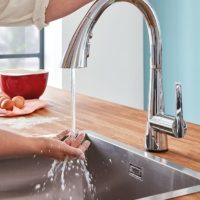 Grohe Zedra Pull-Down Triple Spray Touch Kitchen Tap - Image 8